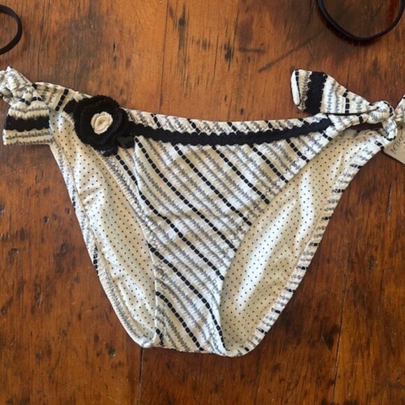 Betsey Johnson Parasol Bikini Set - Picture 5 of 7